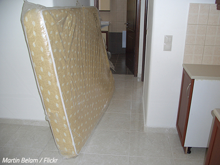 How to protect a mattress when moving